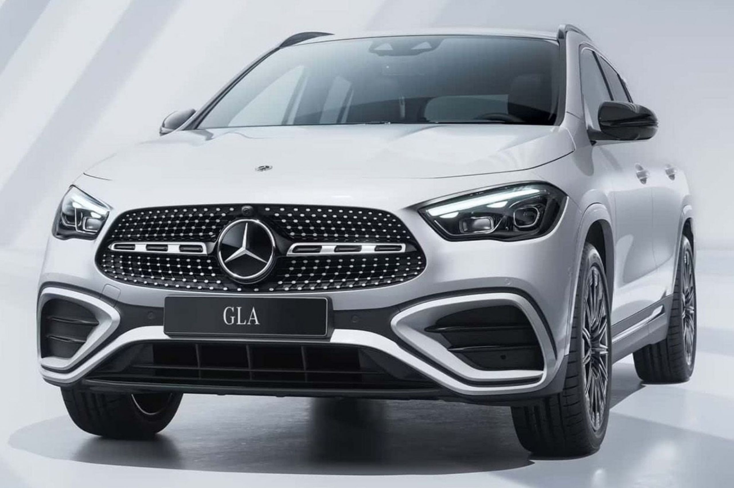 actualización de los modelos GLA y GLB de Mercedes-Benz