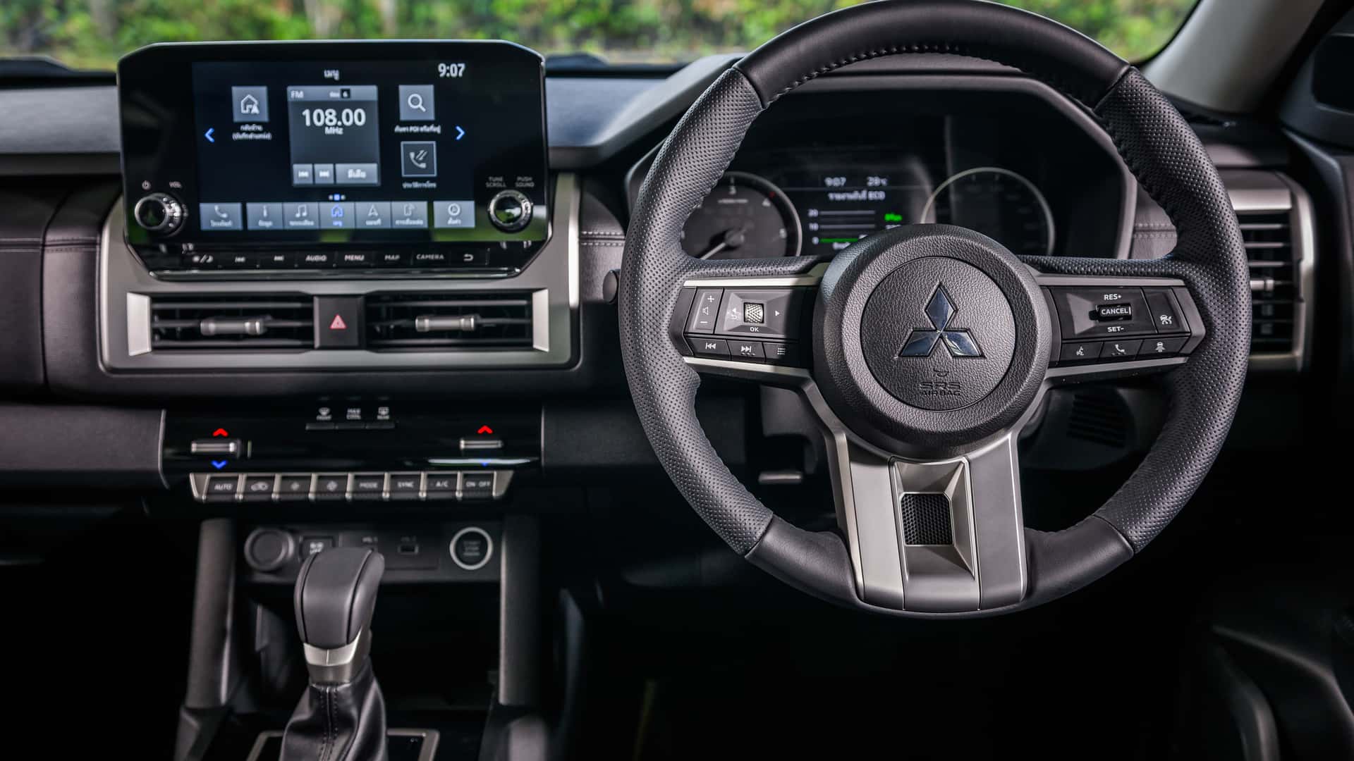 panel delantero de la nueva camioneta de Mitsubishi