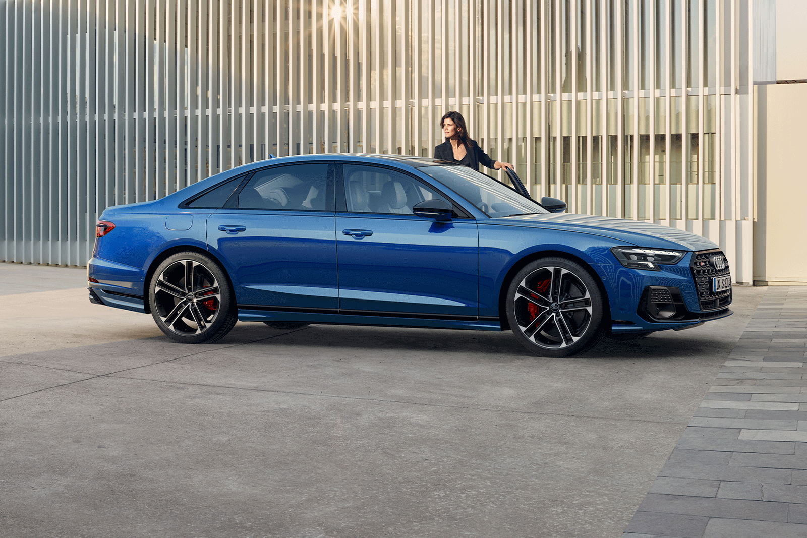 Audi S8 - Image 2