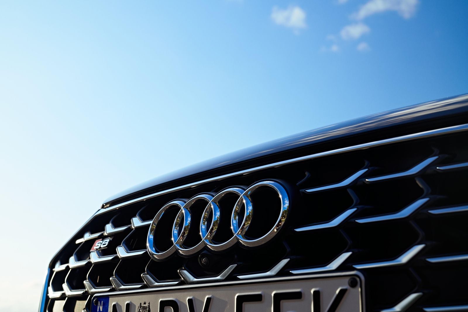 Audi S8 - Image 5