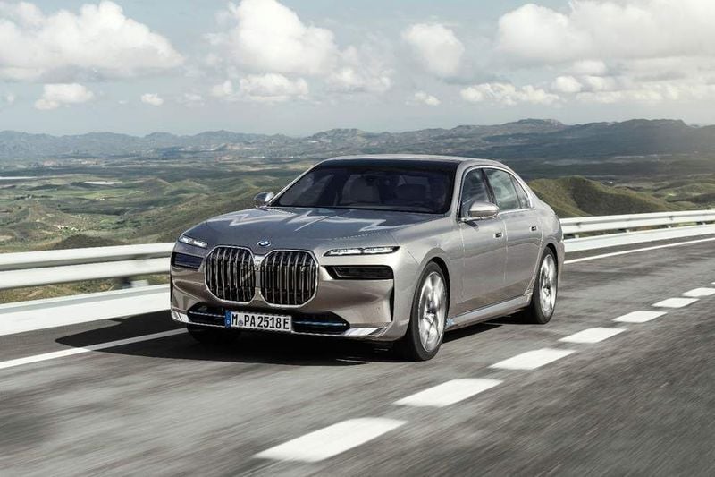 BMW i7 - Image 2