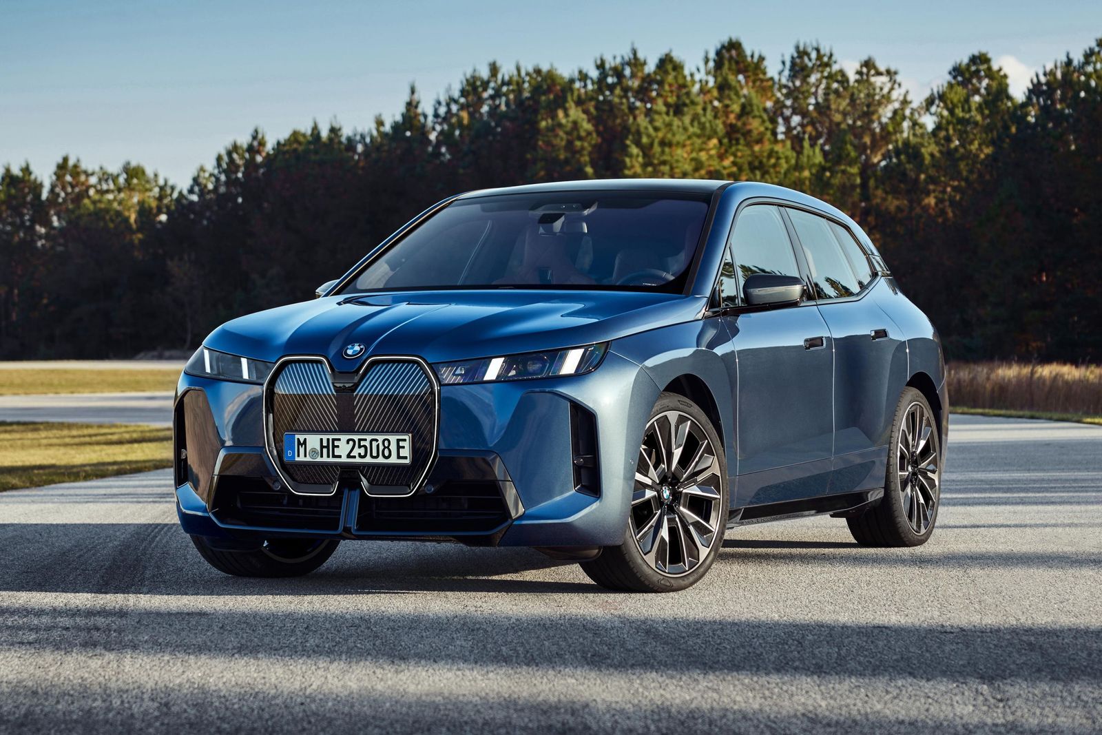 BMW iX - Image 2