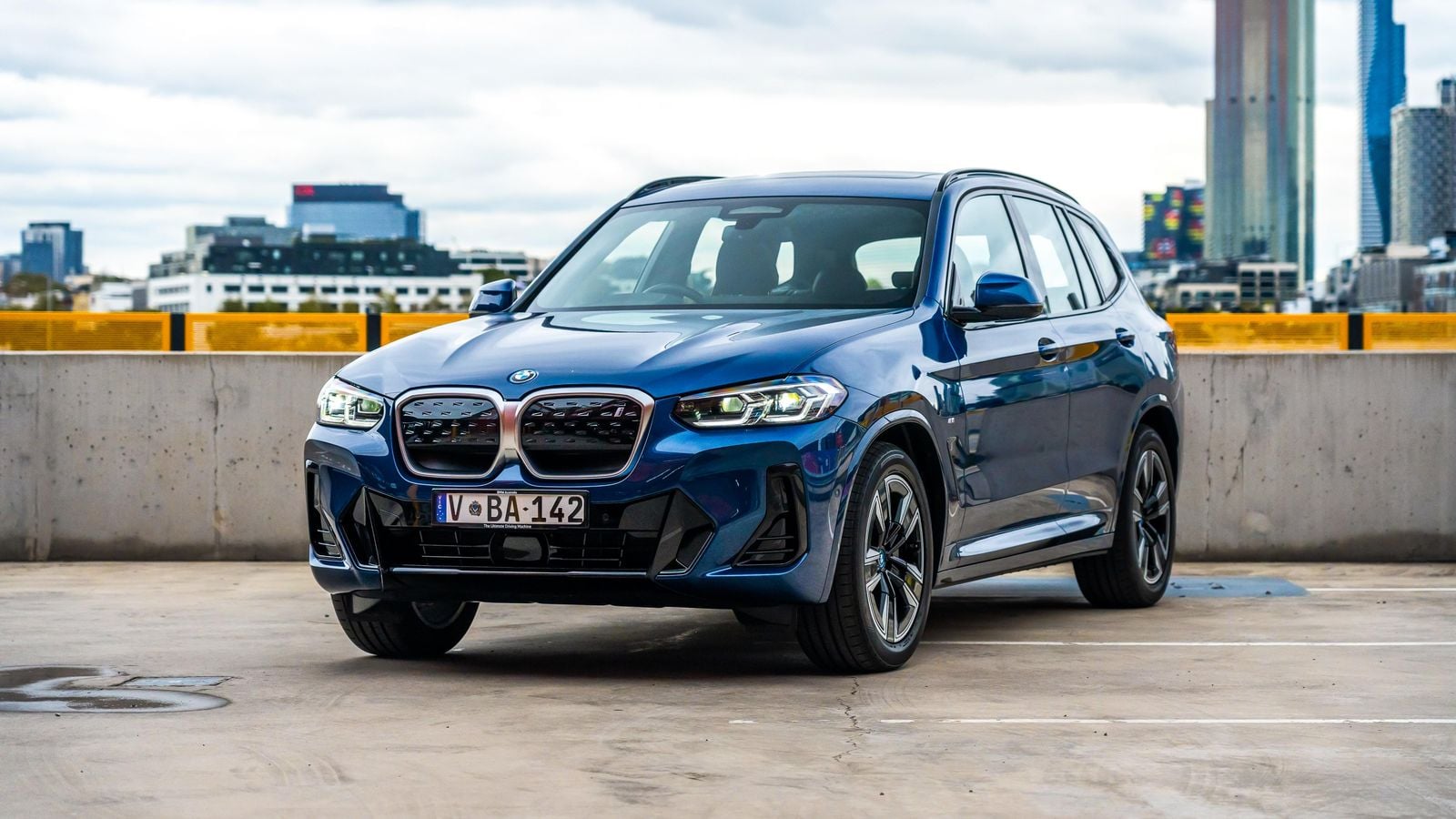 BMW iX3 - Image 4
