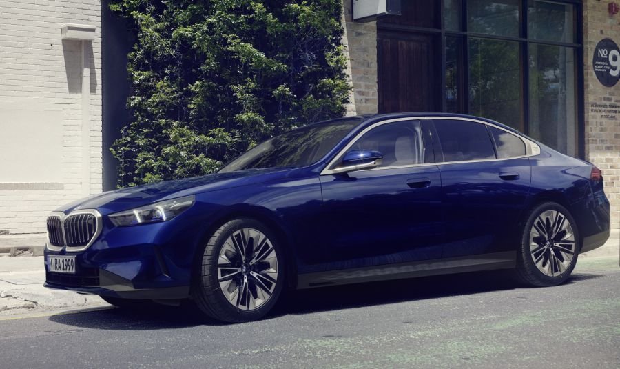 BMW 5 Series - Image 2