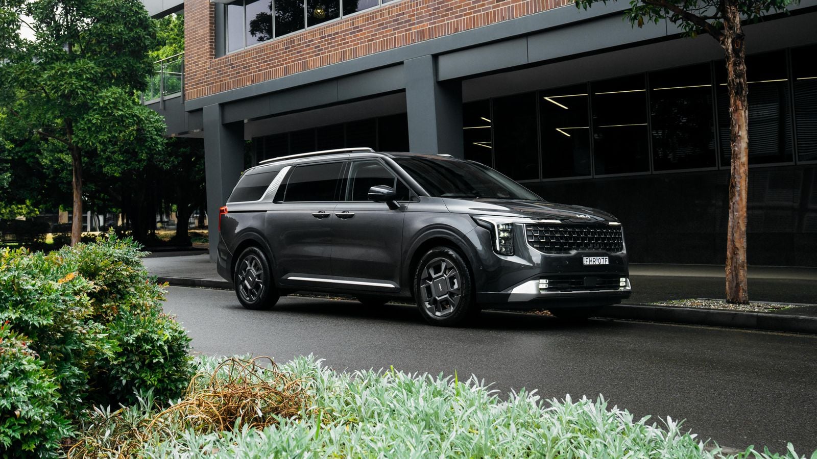 Kia Carnival - Image 4