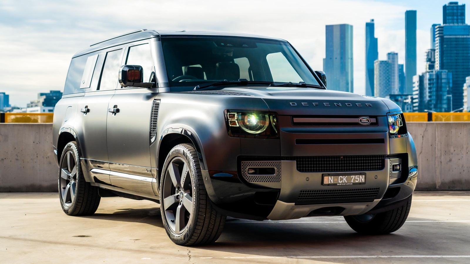 Land Rover Defender - Image 4