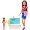 Barbie - Caja De Niñeras - Hora Del Baño - Caja De Muñecas - Incluye 1 Muñeca, 1 Bebé, 1 Bañera Y Accesorios