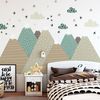 Vinilo Niño Escandinavo De Montaña Giska - Adhesivo De Pared - Revestimiento Sticker Mural Decorativo - 50x75cm