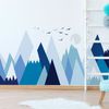 Vinilo Niño Escandinavo De Montaña Suka - Adhesivo De Pared - Revestimiento Sticker Mural Decorativo - 70x105cm