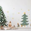 Vinilo Navidad Escandinavo Al Pie Del Árbol - Adhesivo De Pared - Revestimiento Sticker Mural Decorativo - 75x50cm