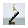 Figura Hombre En Escalera 16*29 Negro Dorado Dream