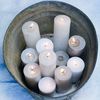 Conjunto De Velas Blancas Rústicas:  1 Vela D7 X H14 + 1 Vela D10 X H11 + 4 Velas D4,5