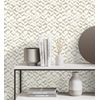 Papel Pintado Vinílico Ecológico Geométrico Con Textura Y Beige Metalizado - Kenmore 679781 De Gaulan - Rollo De 10 M X 0,53 M