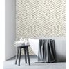 Papel Pintado Vinílico Ecológico Geométrico Con Textura Y Beige Metalizado - Kenmore 679781 De Gaulan - Rollo De 10 M X 0,53 M