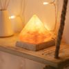 Lámpara De Mesa Led De Sal Mineral Con Conexión Usb Pyramid Blanco Cálido