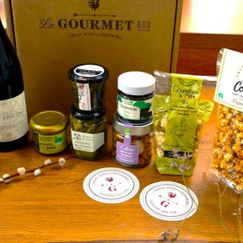 Cesta Regalo Gourmet Vino Tinto Y Delicatessen Vegetarianos. Patés, Conservas, Galletas, Dulces