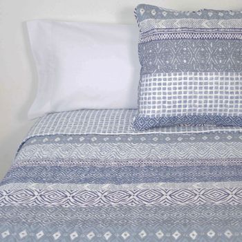 Colcha Bouti Estampada Cosida Reversible Para Cama De 135 Cm Blanco/ Pastel  Samui + Cojines con Ofertas en Carrefour