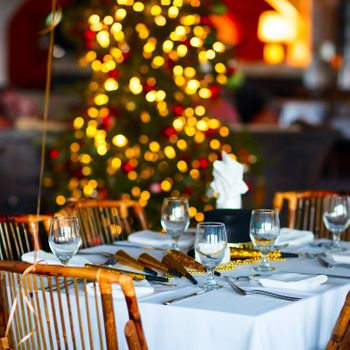 Caja Regalo Gastronomía - Navidad Gourmet: Menú De 3 Platos Con Botella De Vino Para 2 Personas