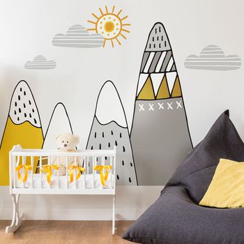 Vinilo Niño Escandinavo De Montaña Atika - Adhesivo De Pared - Revestimiento Sticker Mural Decorativo - 90x135cm