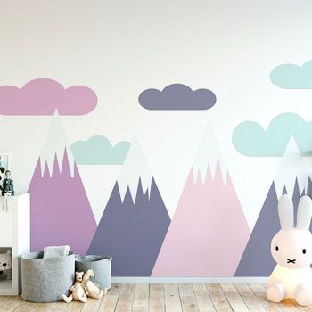 Vinilo Niño Escandinavo De Montaña Simka - Adhesivo De Pared - Revestimiento Sticker Mural Decorativo - 50x75cm