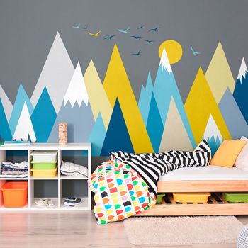 Vinilo Niño Escandinavo De Montaña Betika - Adhesivo De Pared - Revestimiento Sticker Mural Decorativo - 110x165cm