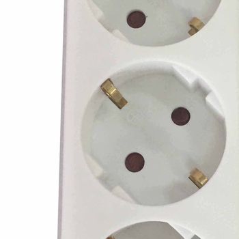 Fabricado Seg�n Normativas Vigentes. Sin Cable Y Sin Interruptor. Color: Blanco. Base M�ltiple sin Cable/sin Interruptor tres Tomas color: Blanco