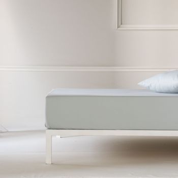 Sábana bajera ajustable lisa Celeste cama 135 cm - 135x190/200 cm, 100%  algodón.