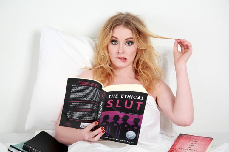 Photo of Kate Robards.