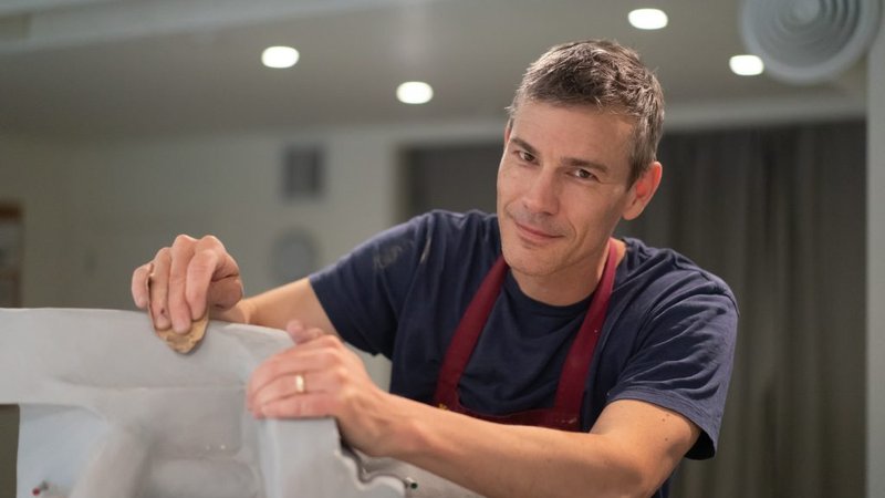 Portrait of artist Vincent Fecteau working in his studio.