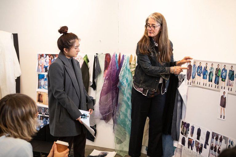 Fashion Design Chair Lynda Grose facilitating a discussion with students.