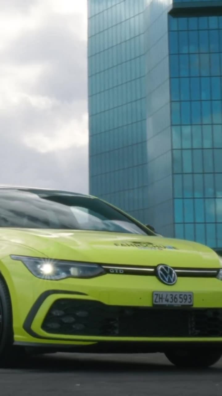 Golf 8 GTD von Drive Plus vor dem Prime Tower in Zürich