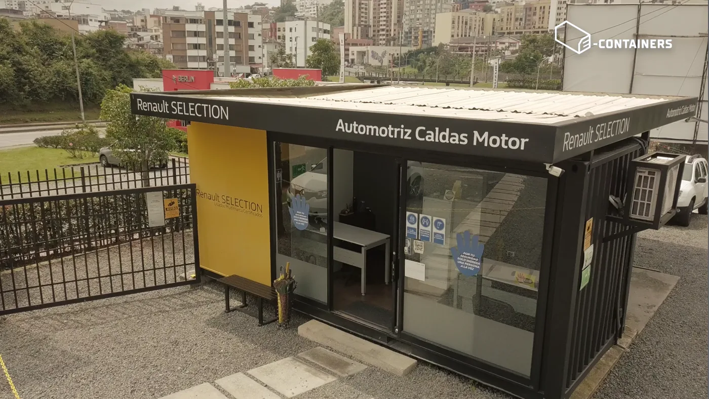 Sala de ventas desarrolladas con contenedores marítimos