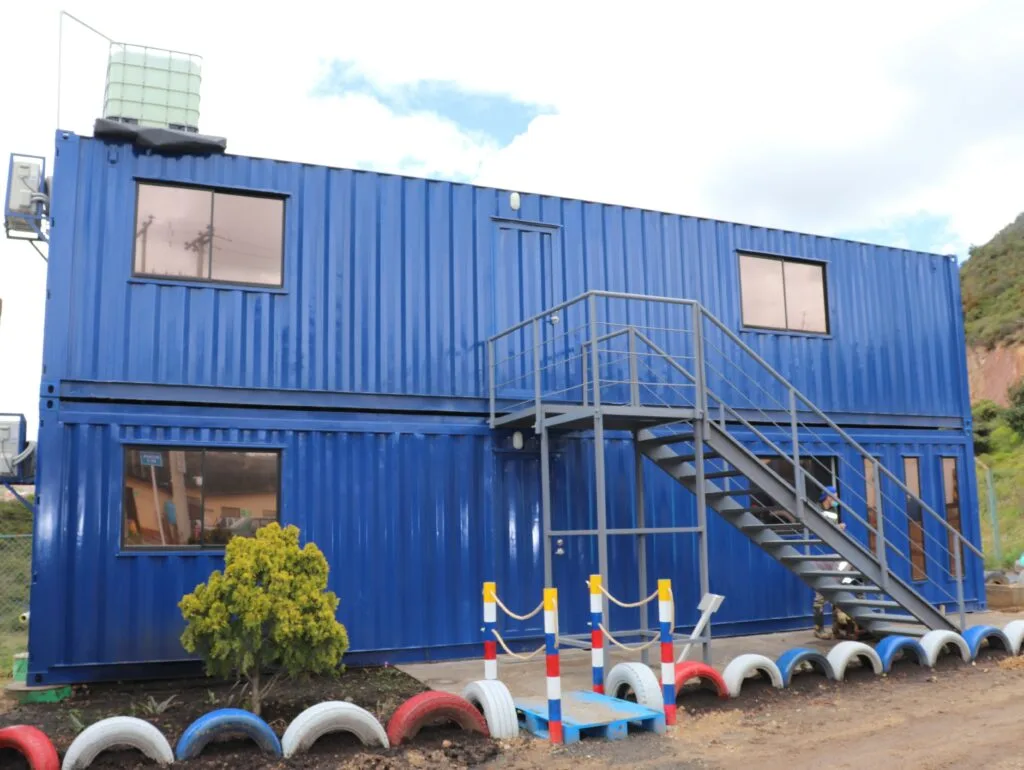 oficinas hechas en contenedores