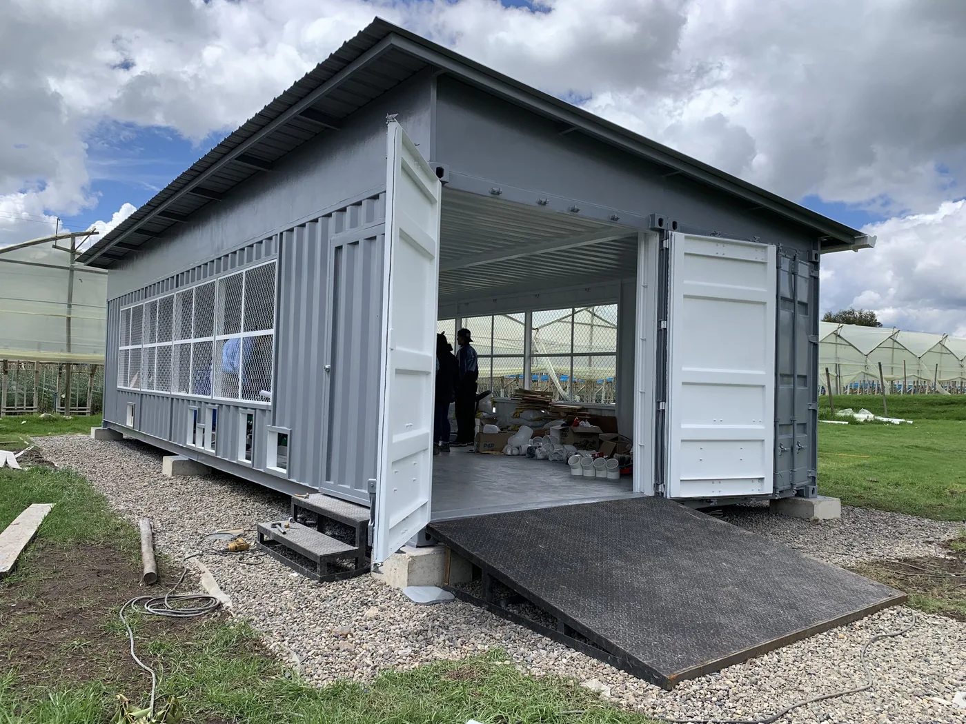 Proyecto Destacado: Innovación Modular para Flores La Mana