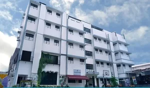 THE LUCKNKOW PUBLIC COLLEGIATE  logo