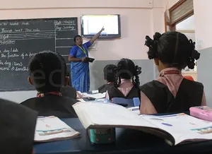 DOLPHIN PUBLIC SCHOOL logo