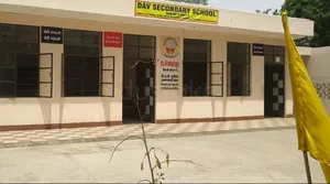 DAV SECONDARY SCHOOL logo