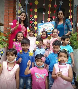 Small Wonders Pre School logo