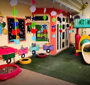 Tiny Newtons Kindergarten logo