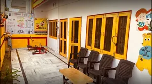 The 3 Bees Play School logo