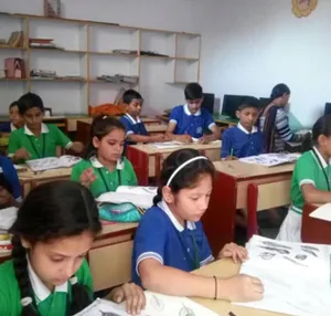 New Modern Green Valley Public School logo