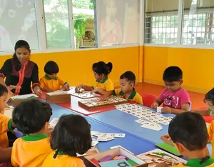 PRAGYAA MONTESSORI logo