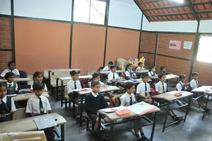 GREEN BELL HIGH  logo