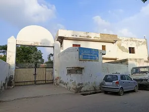 CM MODEL SCHOOL logo