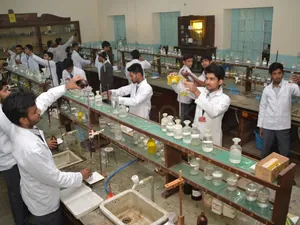 Shri Cloth Market Vaishnav Higher Secondary School, South Raj Mohalla, Indore