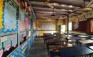 GURUKUL ENGLISH HIGH SCHOOL logo