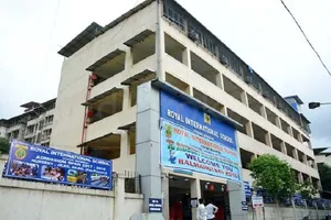 ROYAL INTERNATIONAL SCHOOL logo