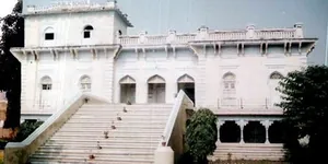 DAV Public School logo