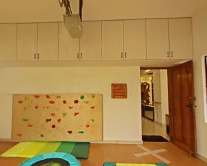 Hastam Montessori logo