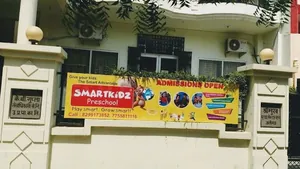 SMARTKIDZ PRE SCHOOL logo